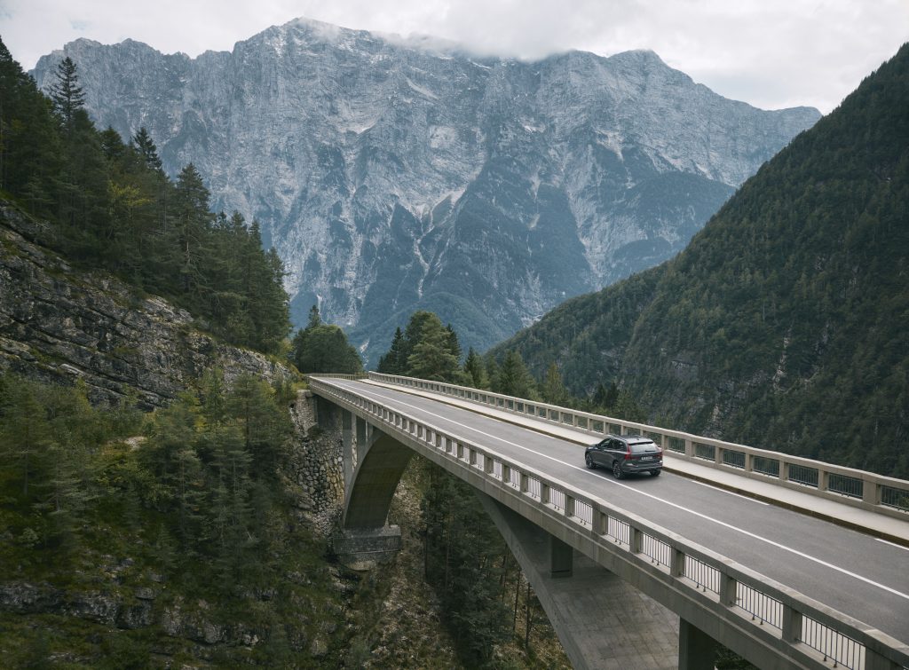 Động cơ B5 mạnh mẽ, đầy uy lực trên Volvo XC60 2026