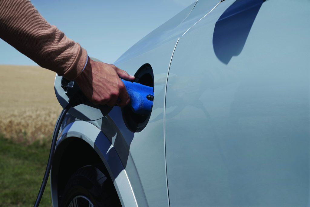 Sạc điện trên Volvo XC90 T8