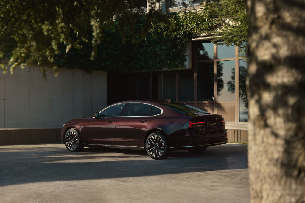 nên chọn Volvo S90 2026 – thế hệ mới đầy nâng cấp hay chọn Volvo S90 2025 – phiên bản giá trị cao và ổn định?